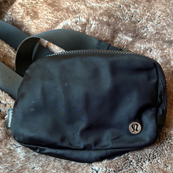 lululemon athletica Black fannypack - Picture 1 of 5